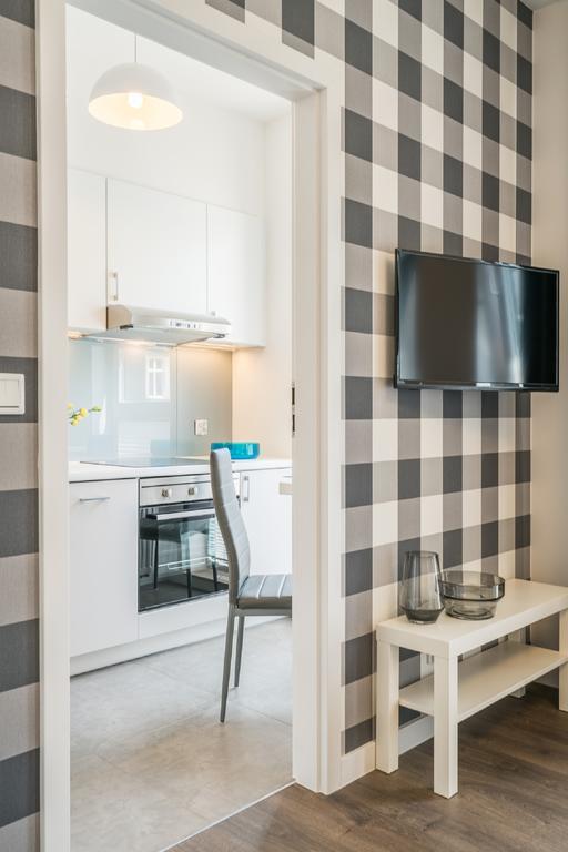 Dabrowskiego By The Railway Station Apartment *